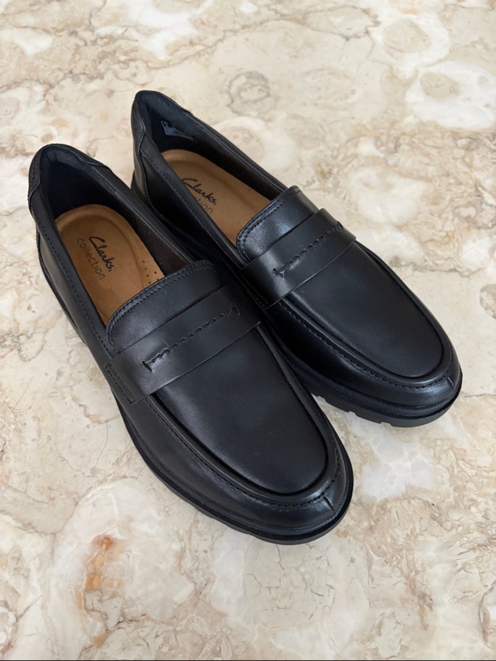NWOT Clarks Calla Ease Leather Ultra Lightweight Comfort Loafers Lug Sole